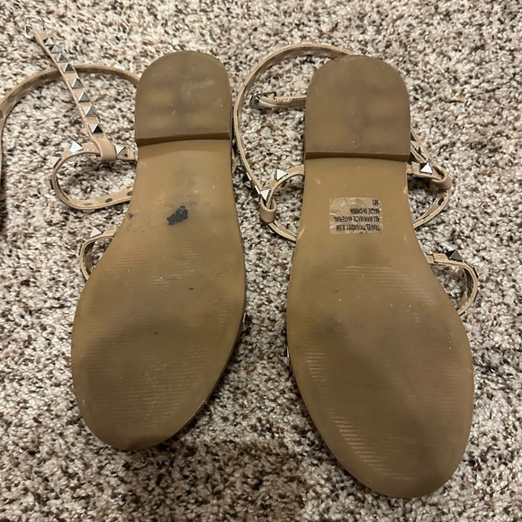 Steve Madden studded sandals EUC 8.5 - Picture 2 of 2